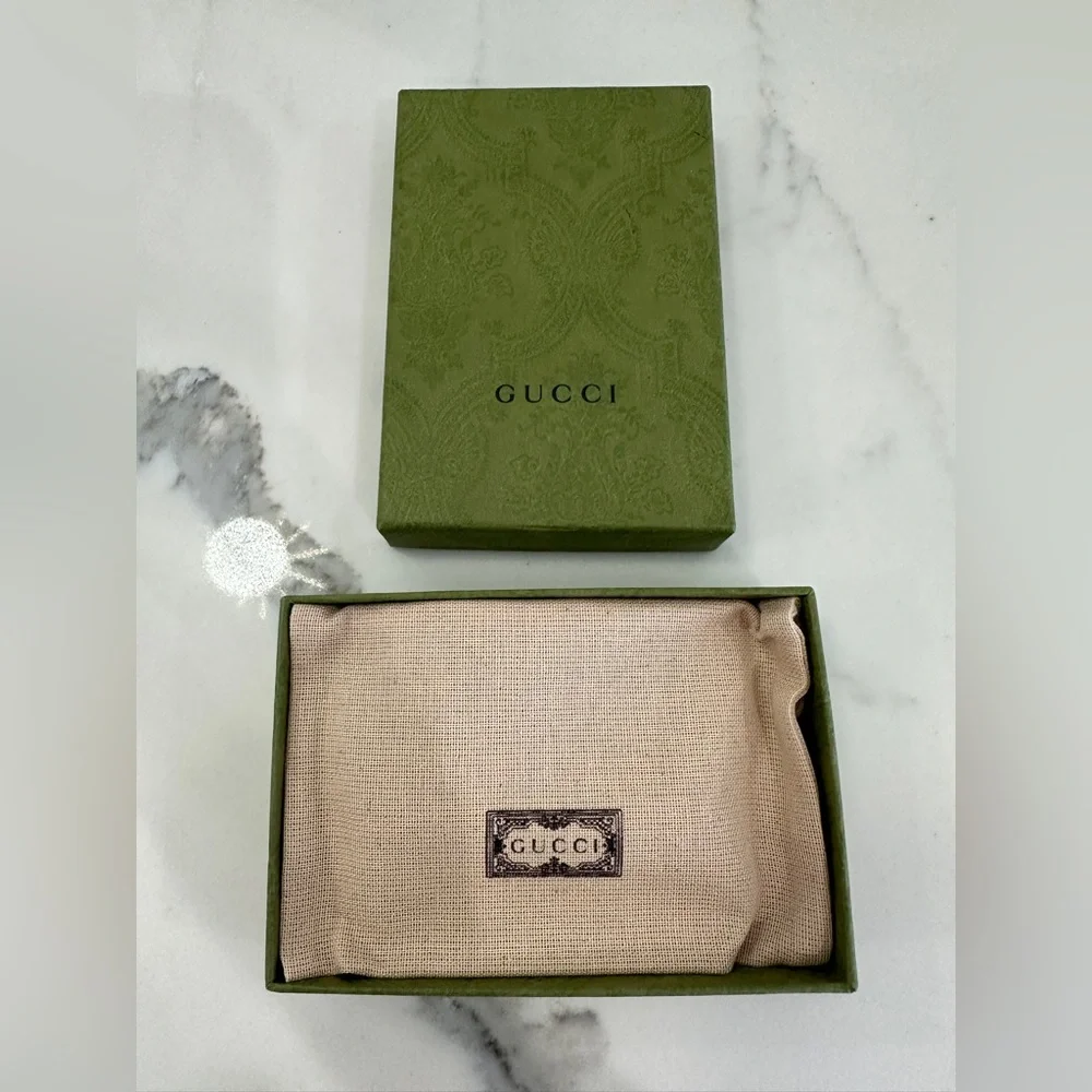 Never used Gucci Beige Brown GG Canvas Card Holder with Black Leather Trim - Picture 2 of 5